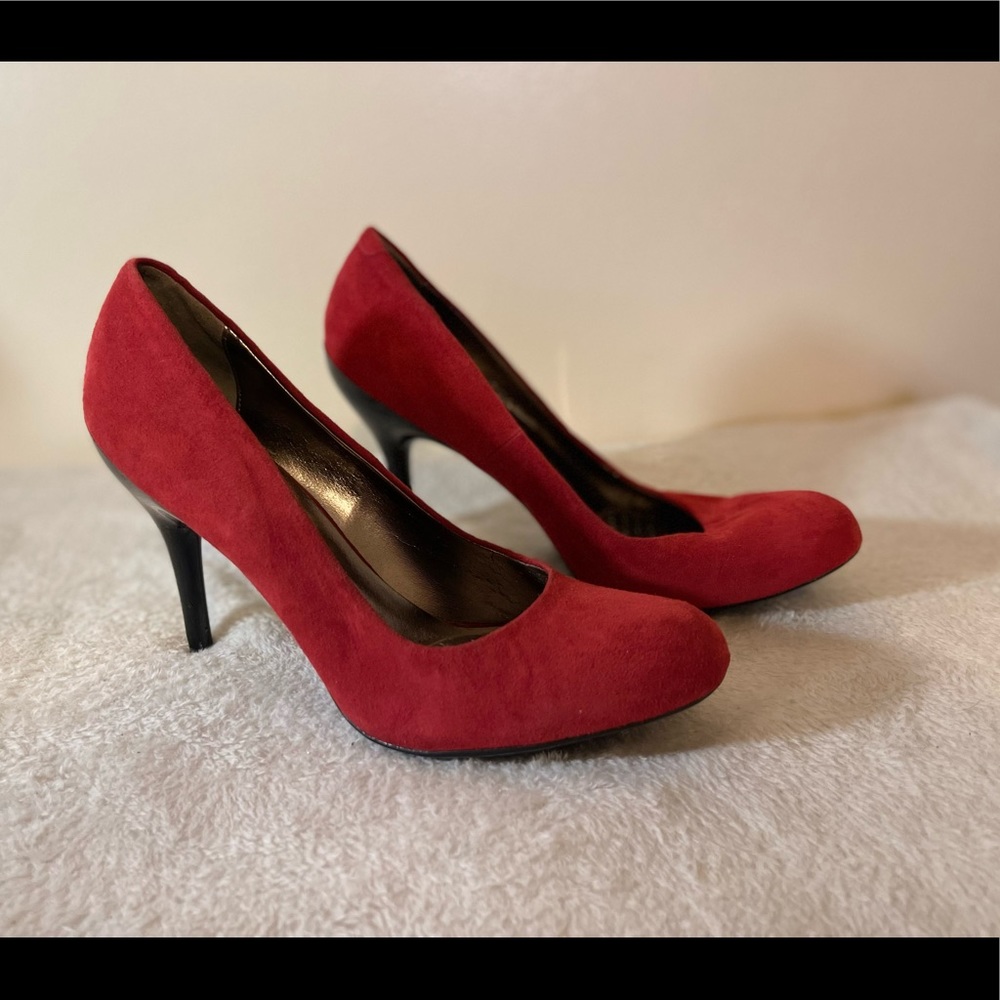 Reaction Kenneth Cole red suede pumps- 7.5